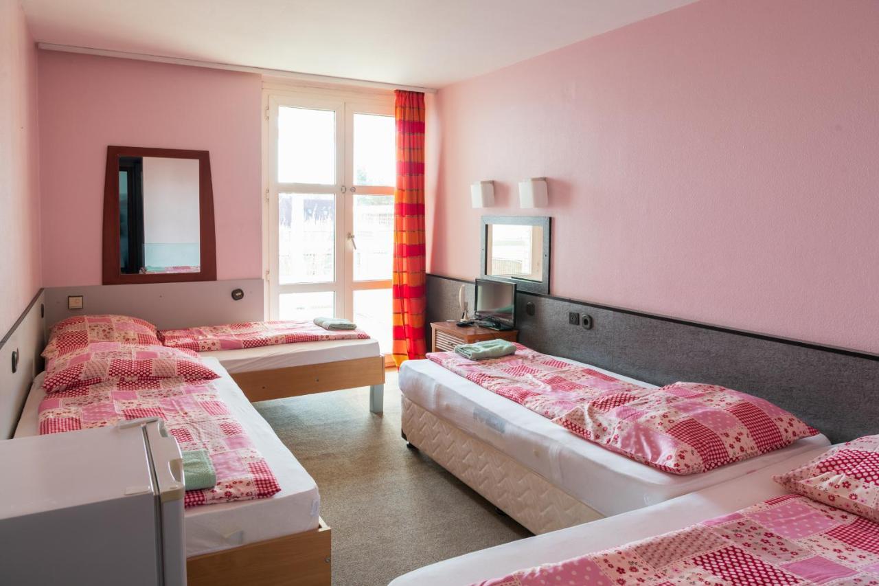 Negy Evszak Panzio Hotel Сиофок Екстериор снимка